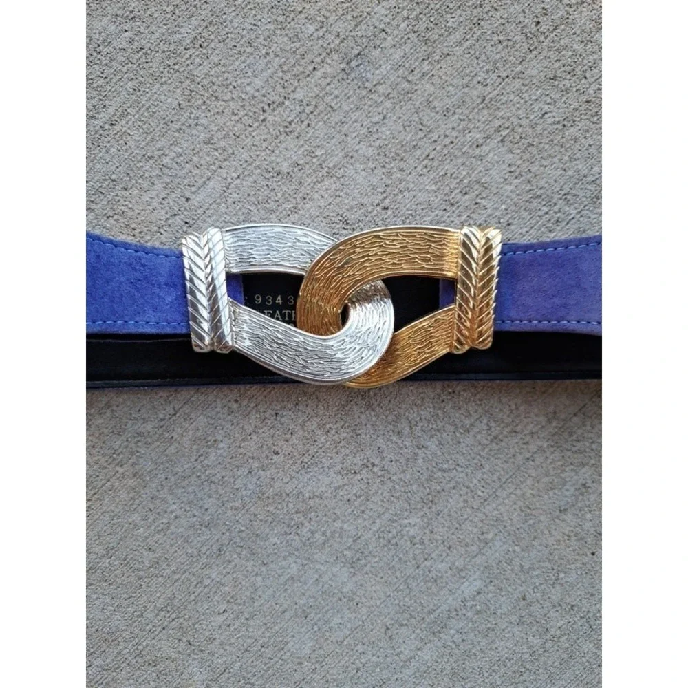 Vintage 1980's Women's Leather Suede Blue Belt With Metal Buckle Adjustable‎ 33